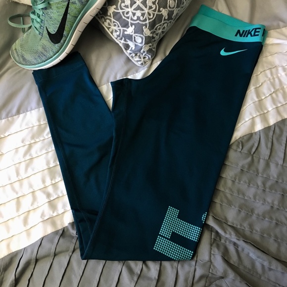 Nike Pants - PRICE FIRM Nike Just Do It leggings LIKE NEW